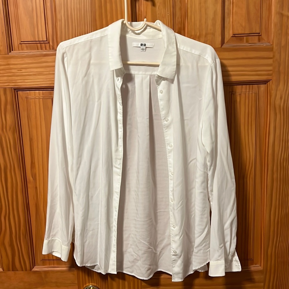 Uniqlo Womans White Button down long sleeve Large